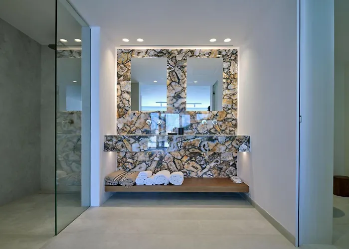 Empire Luxury Villa *