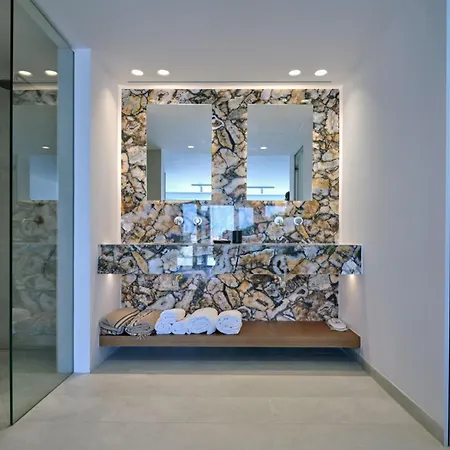 Empire Luxury Villa *